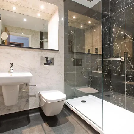 Keavan's Port Hotel,