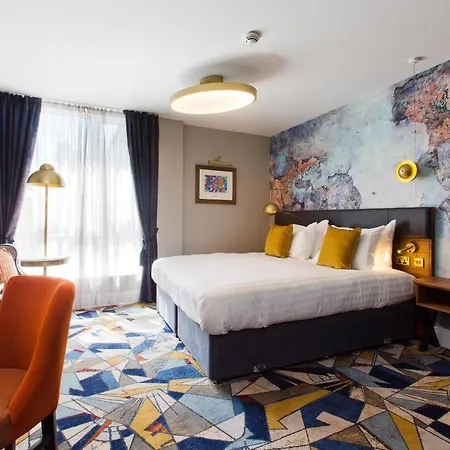 Keavan's Port Hotel, Hotell