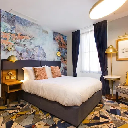 Keavan's Port Hotel, 4*