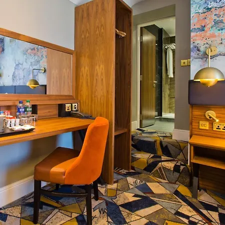 Keavan's Port Hotel, Hotell