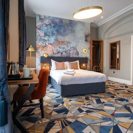 Keavan's Port Hotel,