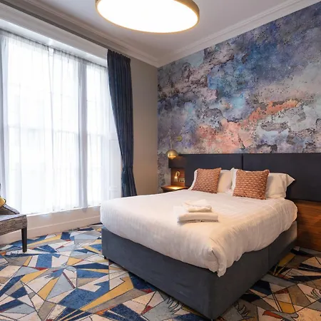 Keavan's Port Hotel, 4*