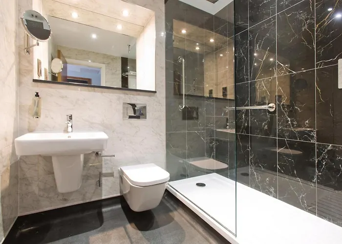 Keavan's Port Hotel,