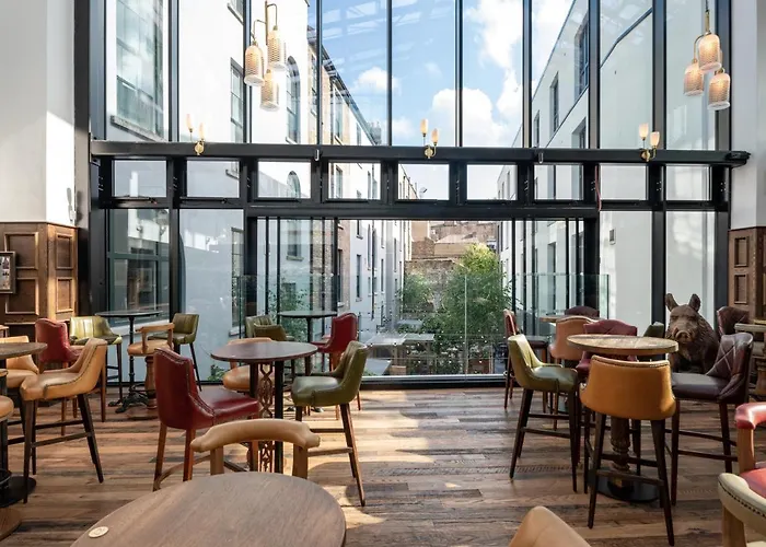 Keavan's Port Hotel,