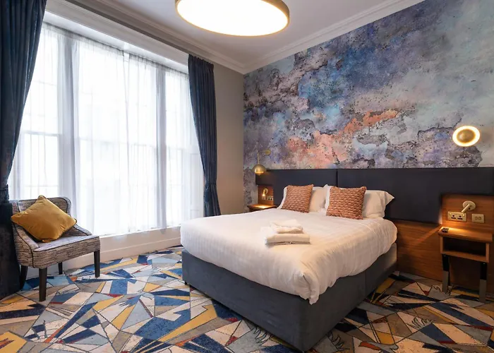 Keavan's Port Hotel, 4*