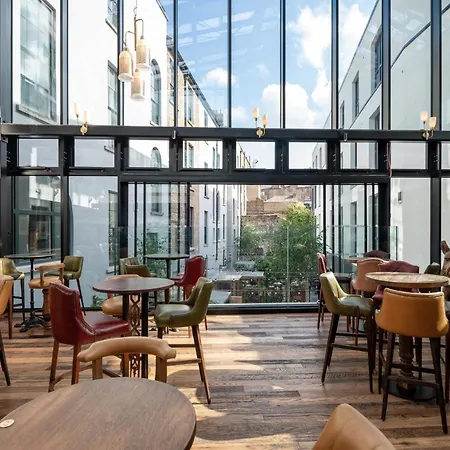 Keavan's Port Hotel,