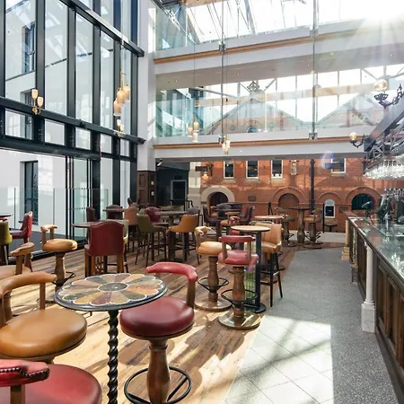 Keavan's Port Hotel, 4*