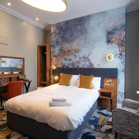 Keavan's Port Hotel, Szálloda 4*