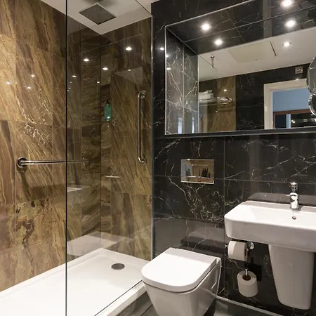 Keavan's Port Hotel, 4*