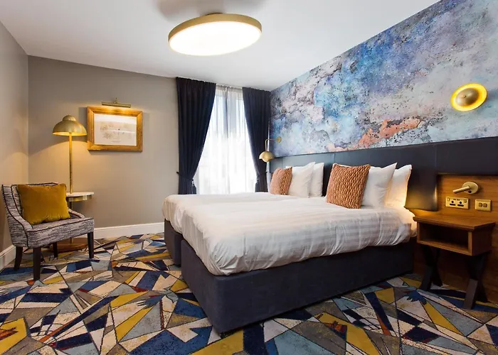 Keavan's Port Hotel, Hotel 4*