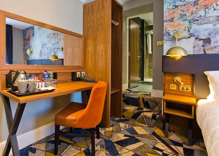 Keavan's Port Hotel, 酒店