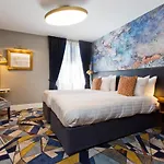 Keavan's Port Hotel, 호텔 4*