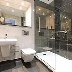 Keavan's Port Hotel,