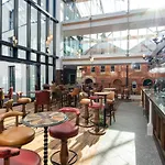 Keavan's Port Hotel, 4*