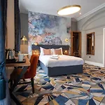 Keavan's Port Hotel,