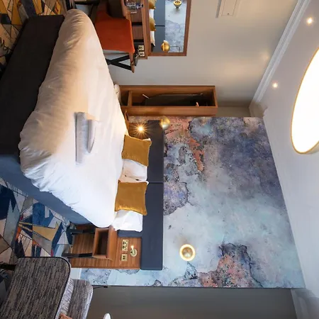 Keavan's Port Hotel, 4*