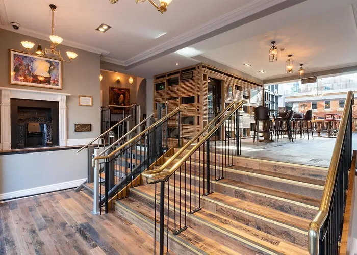 Keavan's Port Hotel,