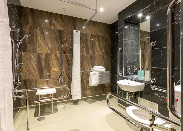 Keavan's Port Hotel,