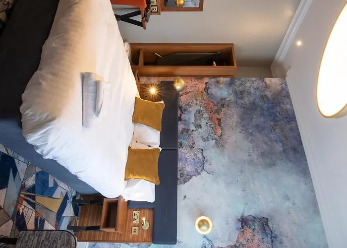 Keavan's Port Hotel, 4*