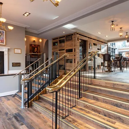 Keavan's Port Hotel,